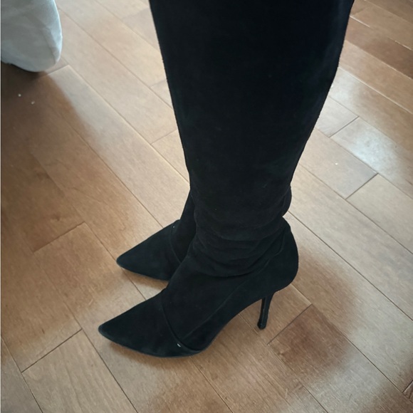 Authentic LV boots 9.8/10 new - Picture 11 of 11